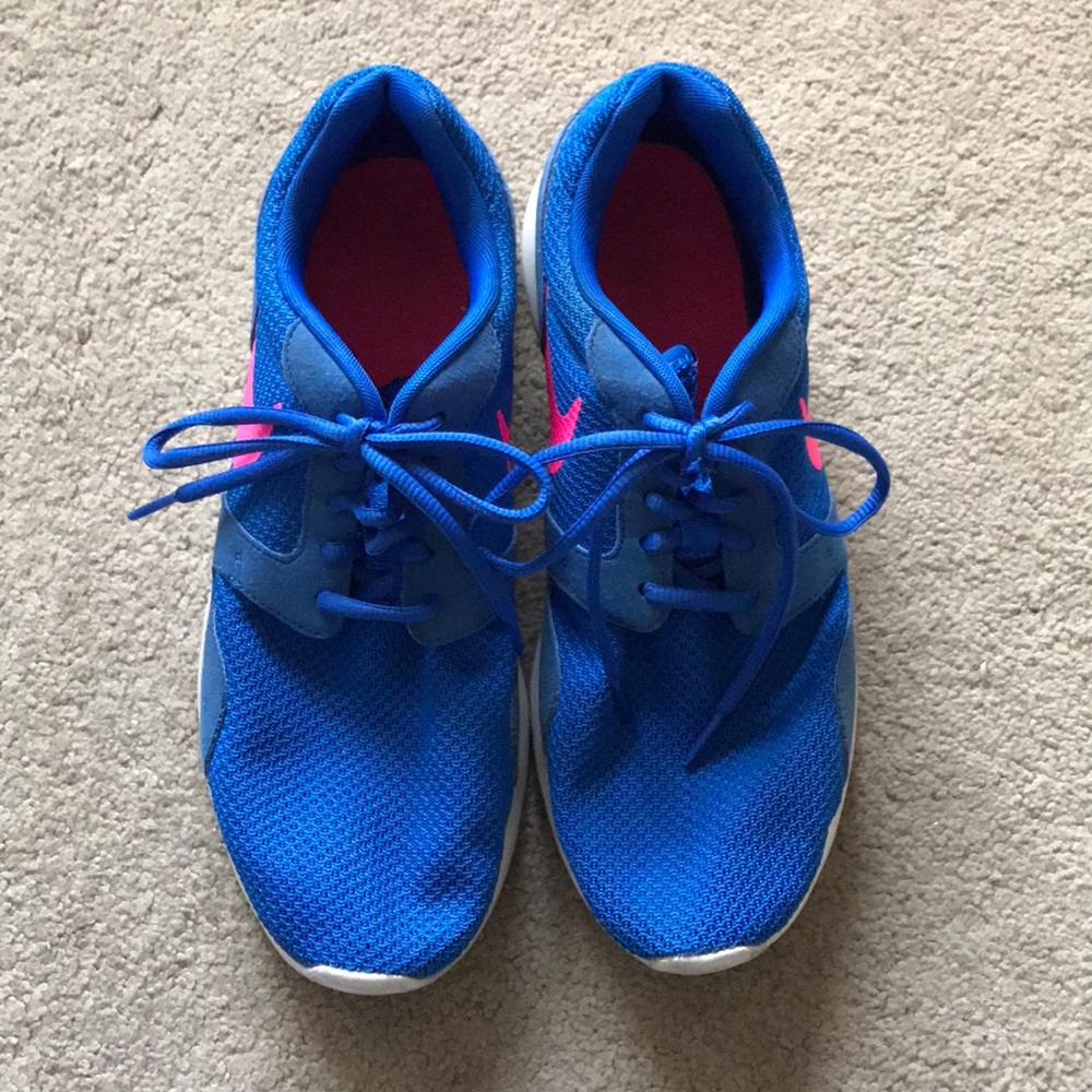 Nike Roshe Sneakers Women’s Size 11